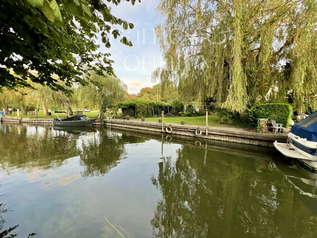 Double mooring Temple Cottage