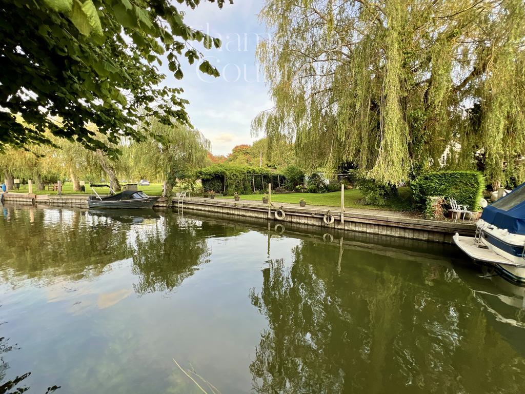 Double mooring Temple Cottage