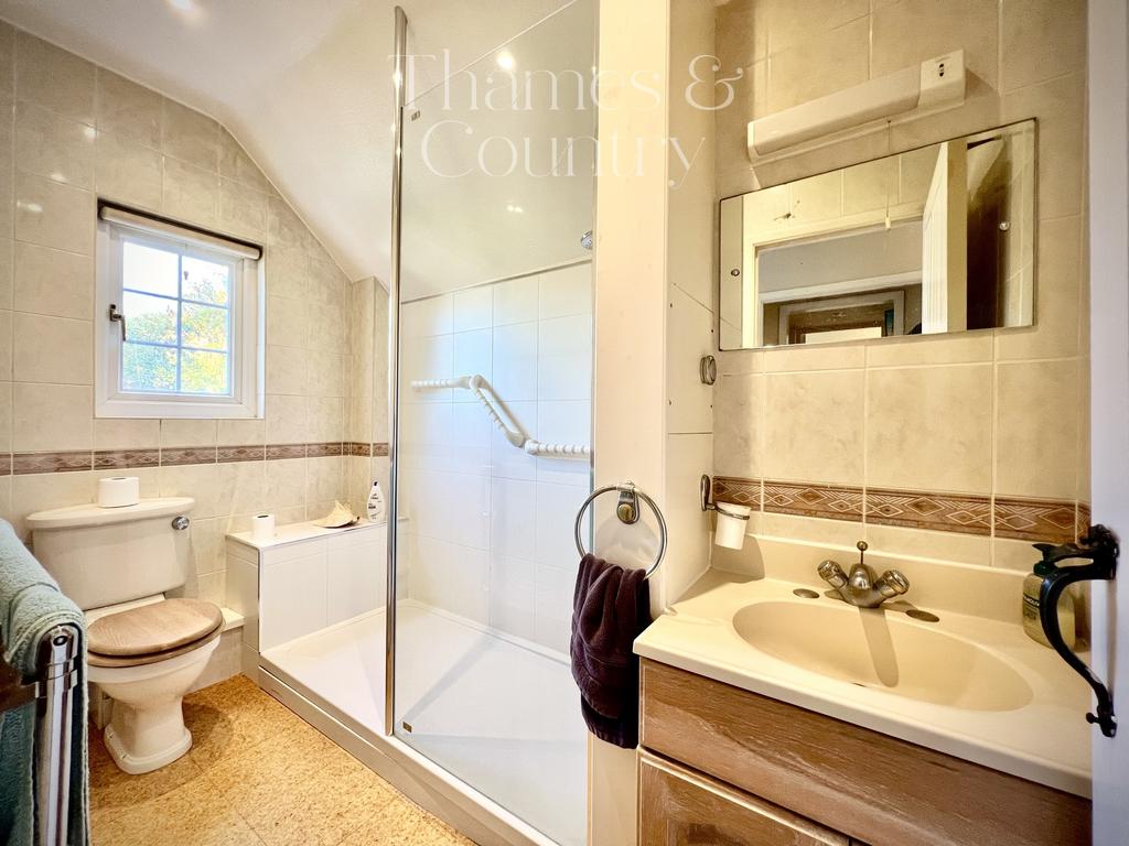 Family bathroo