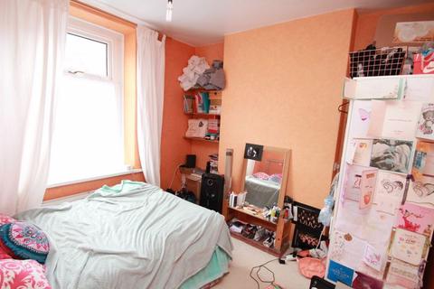 3 bedroom terraced house to rent, Letty Street, Cardiff CF24