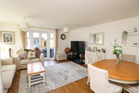 3 bedroom end of terrace house for sale, Kukri Gardens, Fleet GU52