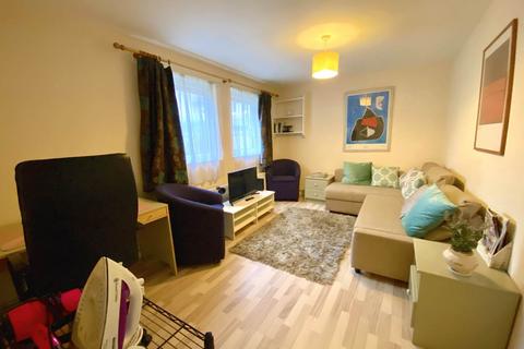 1 bedroom flat to rent, Russell Court, Cambridge,