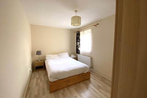 1 bedroom flat to rent, Russell Court, Cambridge,