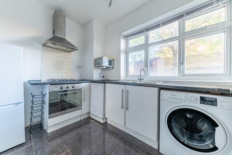 1 bedroom flat for sale, Gowrie Road, London, SW11