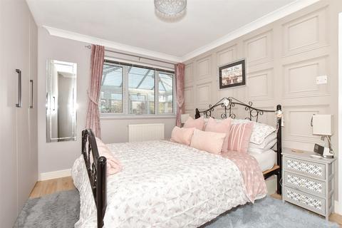14 Dove Close, Hythe, CT21 6RB