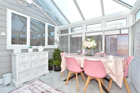 14 Dove Close, Hythe, CT21 6RB