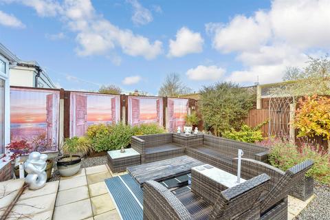 14 Dove Close, Hythe, CT21 6RB