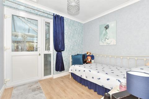 14 Dove Close, Hythe, CT21 6RB