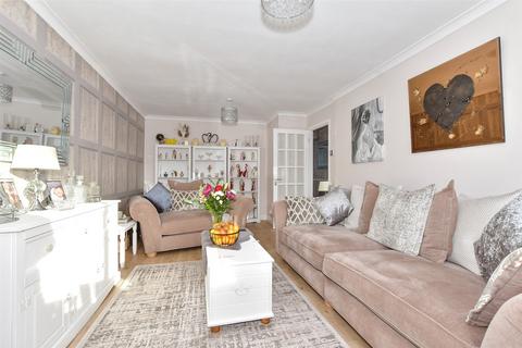 14 Dove Close, Hythe, CT21 6RB