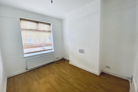 2 bedroom terraced house to rent, Dalton Avenue, Manchester M14