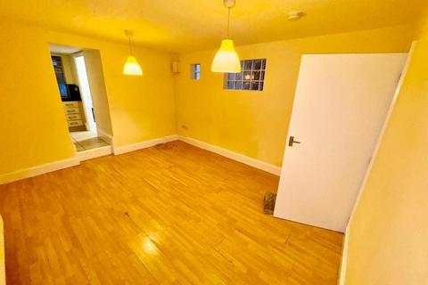 2 bedroom flat to rent, Haydn Road, Sherwood, Nottingham, NG5 2LG