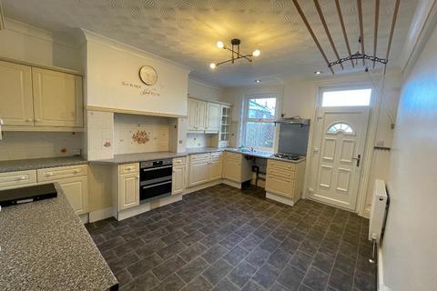 3 bedroom terraced house for sale, Park Road, Barnsley, S70 1YN