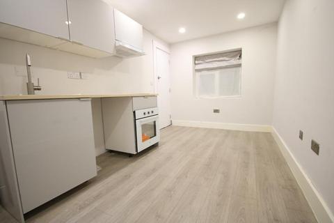 Studio to rent, Edgware HA8