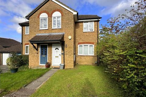 3 bedroom semi-detached house to rent, Benington Close, Bushmead, Luton, LU2 7YJ