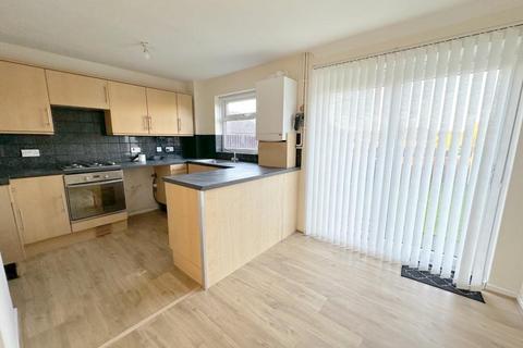 3 bedroom semi-detached house to rent, Benington Close, Bushmead, Luton, LU2 7YJ