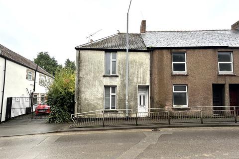 3 bedroom end of terrace house for sale, Church Street, Chard, Somerset, TA20