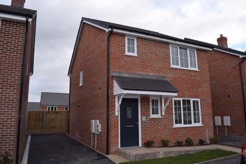 3 bedroom detached house to rent, Holt Road, Halesowen, B62 9HG