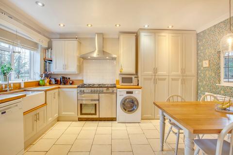 4 bedroom detached house for sale, NEAR THE RGS! Amersham Road, High Wycombe, HP13 5AA