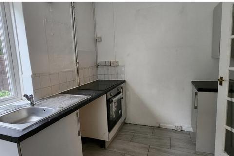 2 bedroom end of terrace house to rent, Brook Lane, Bromley BR1