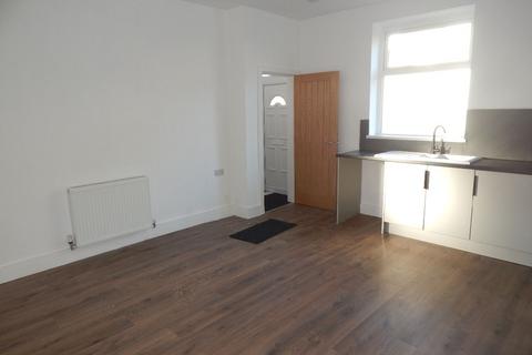 2 bedroom terraced house to rent, Park Street, Heckmondwike