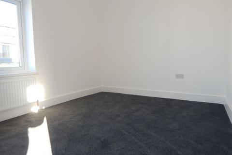 2 bedroom terraced house to rent, Park Street, Heckmondwike