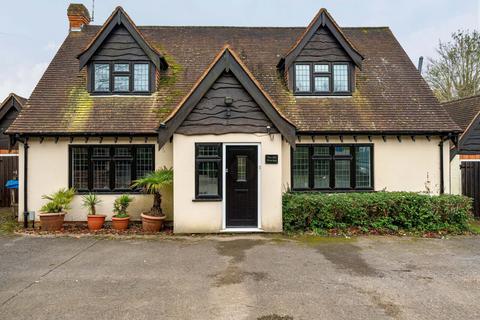 4 bedroom detached house for sale, Knowl Hill, Berkshire RG10