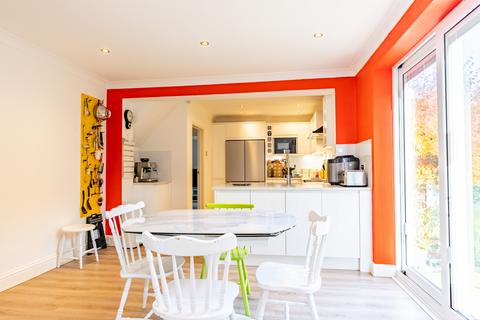14 Broomfield, Park Street, St Albans, AL2 2HY