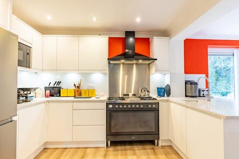 14 Broomfield, Park Street, St Albans, AL2 2HY
