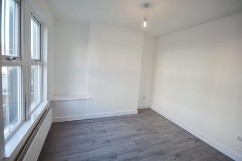 2 bedroom end of terrace house to rent, Central Street, Derbyshire S41