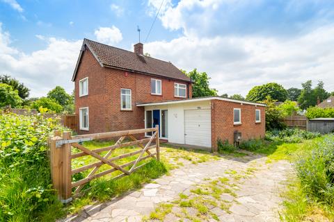 3 bedroom detached house to rent, Salisbury Road, Carshalton SM5