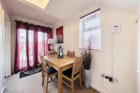 59 Radburn Close, Harlow, CM18 7EE