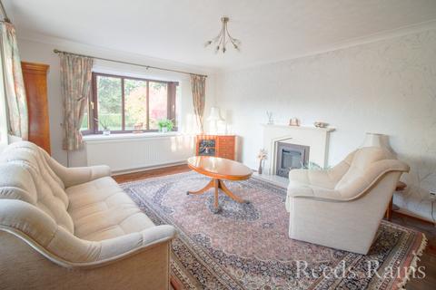 3 bedroom bungalow for sale, Fairways Drive, Cheshire CH66