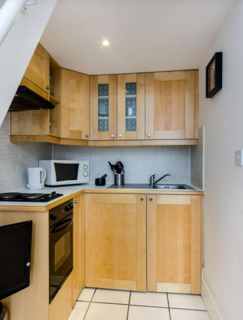 Studio to rent, Claverton Street, London, SW1V