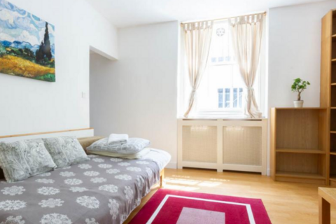 Studio to rent, Gloucester Street, London, SW1V