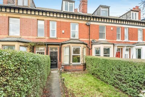 4 bedroom terraced house to rent, Aberford Road, Leeds LS26