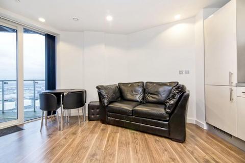 Studio to rent, Blue, Salford M50