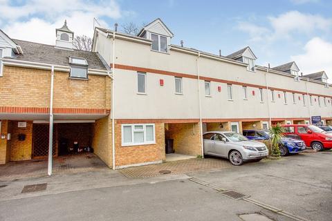 3 bedroom terraced house to rent, Limes Mews, Surrey TW20