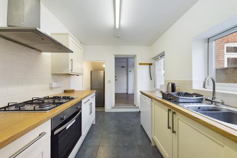 4 bedroom house to rent, Clinton Road, Northampton NN4