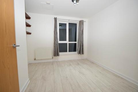 2 bedroom apartment to rent, ADDLESTONE / CHERTSEY BORDERS