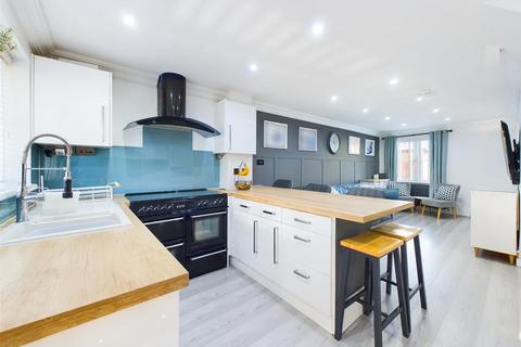 3 bedroom terraced house for sale, Dovedale Close, Hardwicke, Gloucester