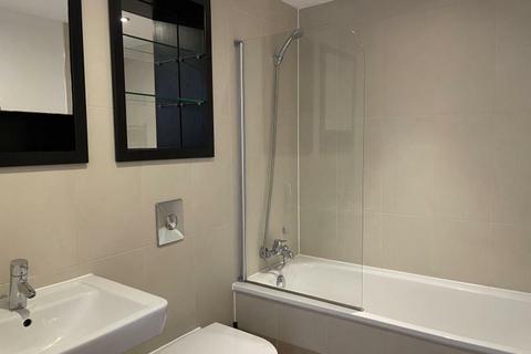 2 bedroom flat to rent, London, CR