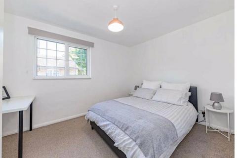 2 bedroom flat to rent, London, CR