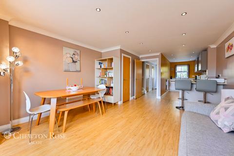 10 Cranbourne Towers, Ascot, SL5 8JE