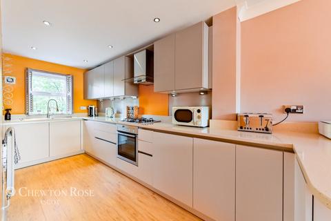 10 Cranbourne Towers, Ascot, SL5 8JE
