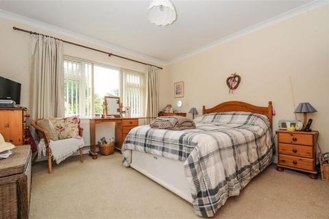 3 bedroom semi-detached bungalow for sale, Littlehampton Road, Worthing, West Sussex, BN13 1QZ