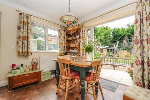 3 bedroom semi-detached bungalow for sale, Littlehampton Road, Worthing, West Sussex, BN13 1QZ