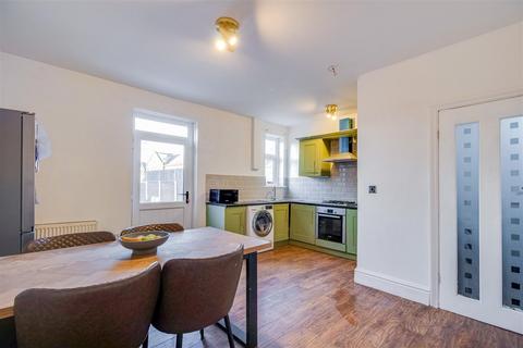 2 bedroom semi-detached house for sale, East Street, Wakefield WF1