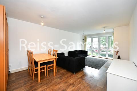 3 bedroom apartment to rent, St. Davids Square, London E14