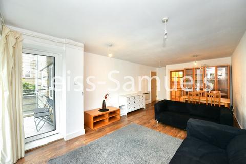 3 bedroom apartment to rent, St. Davids Square, London E14