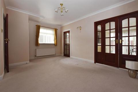 3 bedroom end of terrace house for sale, First Lane, Hessle